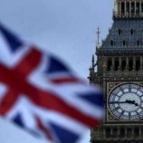 بريطانيا تجمد بطاقات ائتمان حكومية في حملة لخفض الإنفاق