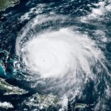 أستراليا تأمر آلاف السكان بالإخلاء مع اقتراب الإعصار ألفريد