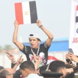 السيسي وماكرون على تخوم غزة وسط حشد كبير من المصريين