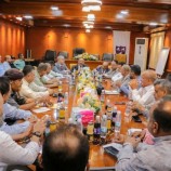 وزير النقل يتابع سير العمل بمؤسسة موانئ خليج عدن