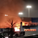 بالفيديو.. حريق بمحيط ميناء الجزائر العاصمة