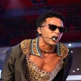 محمد رمضان يرتدي “بدلة رقص” مثيرة للجدل