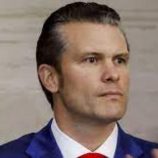 شومر يدعو لإقالة وزير الدفاع الأمريكي من منصبه