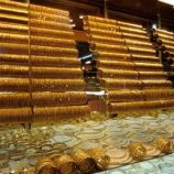 انخفاض أسعار الذهب متأثرة بتراجع الطلب