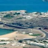 السلطة المحلية بالتواهي تحذر المواطنين من خطر السباحة في ساحل العشاق وجولدمور