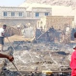 مواطن يناشد أهل الخير والجهات الرسمية لمساعدته بعد احتراق منزله بحضرموت