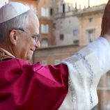 أول كلمة نطق فيها البابا الجديد.. ماذا قال؟