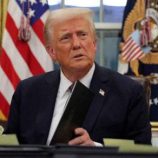 ترامب يهدد جامعة هارفارد بمنع المنح