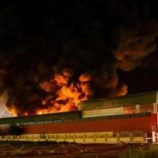 اندلاع حريق ضخم بمنطقة صناعية في إيران