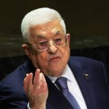 محمود عباس يستقبل نظيره القبرصي برام الله