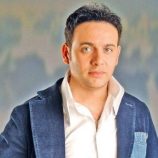 الفنان مصطفى قمر يعلن تعافيه من مشكلة بالأحبال الصوتية