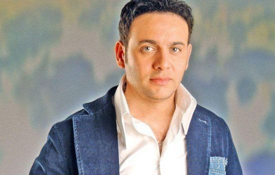 الفنان مصطفى قمر يعلن تعافيه من مشكلة بالأحبال الصوتية