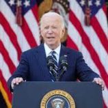 بايدن يتهم ترامب باسترضاء روسيا