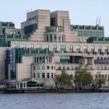 “تايمز”: للمرة الأولى في التاريخ.. امرأة تترأس الاستخبارات البريطانية