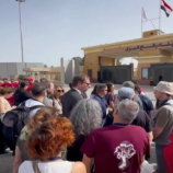 من معبر رفح.. سياسيون وحقوقيون إيطاليون يطالبون بوقف الحرب في غزة