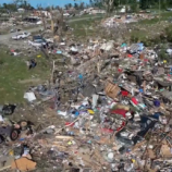 دمار هائل في مدينة أمريكية بعد إعصار مميت