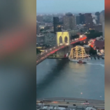 مشاهد جديدة توثق لحظة اصطدام سفينة مكسيكية بجسر بروكلين في نيويورك