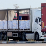 شاحنات المساعدات تدخل غزة بعد نحو 3 أشهر من الحصار الإسرائيلي