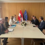 وزير الخارجية المصري يبحث مع نظيرته النمساوية التعاون المشترك