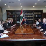 عون يبحث مع وفد أمريكي وضع النازحين السوريين والسلاح الفلسطيني