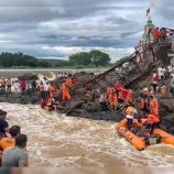 الهند.. مصرع 4 أشخاص وإصابة 51 بانهيار جسر للمشاة (فيديو + صور)