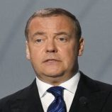 مدفيديف يحذر من تحول النزاع بين إسرائيل وإيران إلى مواجهة عالمية