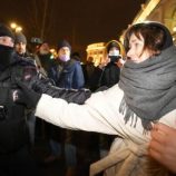 الشرطة الصربية تفرق آلاف المحتجين المناهضين للحكومة