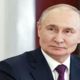 بوتين يقدم نصيحة رياضية عن تمارين المعدة