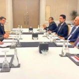 الرئيس الزُبيدي يبحث مع السفير الهندي تعزيز التعاون الثنائي