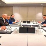 الرئيس الزُبيدي يبحث مع السفيرة الفرنسية جهود دعم الاقتصاد والتنمية في بلادنا