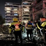 صواريخ إيرانية تلحق أضرارًا في تل أبيب وسط توتر متصاعد