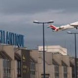 فرنسا تطلب من شركات الطيران تقليص رحلاتها