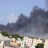 مقتل 3 أشخاص إثر تحطم مروحية عسكرية للاتحاد الأفريقي بمطار مقديشو