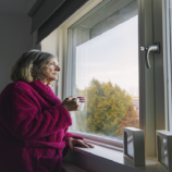 لغز ألزهايمر المحير!.. دراسة تكشف السر وراء إصابة النساء بنسبة الضعف مقارنة بالرجال