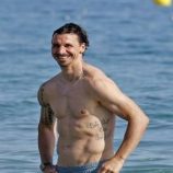 “الله وحده من يحكم علي”.. زلاتان يشعل الجدل بإزالة وشمه الشهير