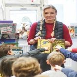 القراءة بصوت عال.. تمرين فعال لتنمية النطق والذكاء العاطفي لدى الأطفال