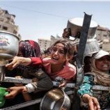 دماء في طوابير الجوعى بفعل القصف الإسرائيلي في غزة