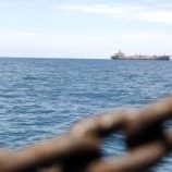 البحرية البريطانية توجه تحذير للسفن المتجهة نحو موانئ الحوثيين