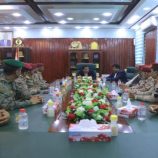 محافظ المهرة يبحث مع قائد المنطقة الثانية مستجدات الوضع الأمني بالمحافظة