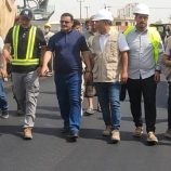 مدير عام المنصورة يدشن أعمال فرش الطبقة الأسفلتية بمشروع إعادة تأهيل شارع الخمسين