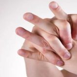 دراسة: فرقعة الأصابع لا تسبب التهاب المفاصل