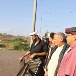فريق التوجيه والرقابة الرئاسي يتفقد الأضرار التي لحقت بجسر العرائس جراء السيول في لحج