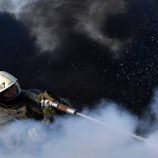 النيران تشتعل في خزان وقود سعة 2000 متر مكعب في سوتشي بعد سقوط مسيرة جوية