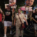 أهالي الأسرى الإسرائيليين يناشدون زامير: لا تساعد على التضحية بالمختطفين