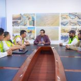 الممول إماراتيا.. محافظ شبوة يتفقد مشروع الطاقة الشمسية بعتق