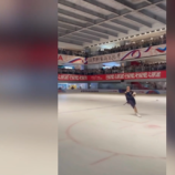 وسط عدد كبير من معجيبها الصينيين.. المتزلجة الروسية الشهيرة تؤدي عرضا على الجليد في بكين