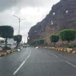 أمطار غزيرة تضرب عدن وتحذيرات من تجمع السيول