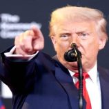 ترامب يتعهد بعدم تقديم أي تنازلات لبوتين حول أوكرانيا