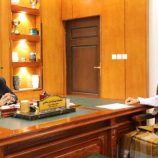 محافظ حضرموت يبحث ضبط أسعار السلع في الأسواق