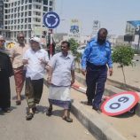 تدشين تركيب لوحات إرشادية مرورية في الشوارع الرئيسية بمديرية المنصورة